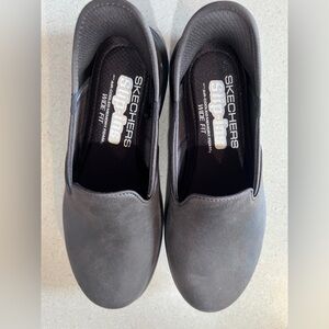 Skechers Dark Brown Loafers Slip-Ons Women’s size 7 Never Worn